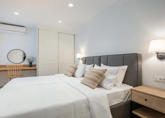 Sorelle Di Corfu * Corfu (city)